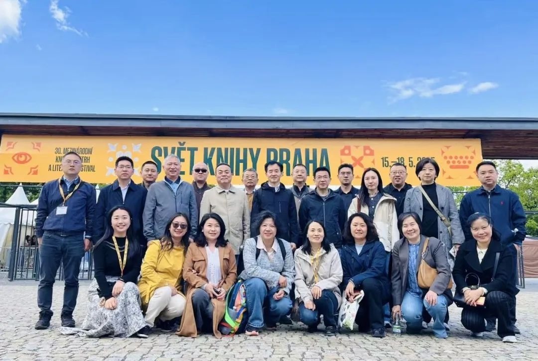 中國出版界代表團合影。圖片均由國圖集團供圖