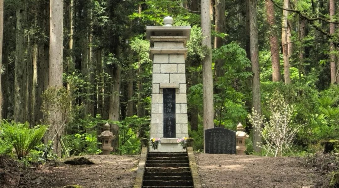 福島縣豬苗代町中國殉難勞工慰靈碑修繕完工暨植樹祭掃儀式舉行。中國駐新潟總領(lǐng)館供圖