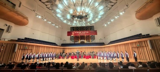 重慶大學城樹人小學校管樂團參加比賽。