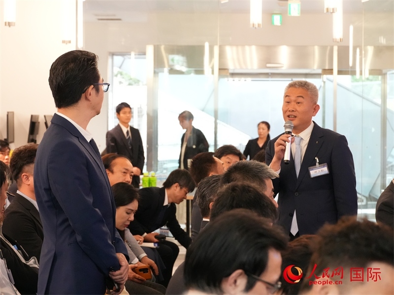 參會(huì)企業(yè)與海南代表團(tuán)積極交流。