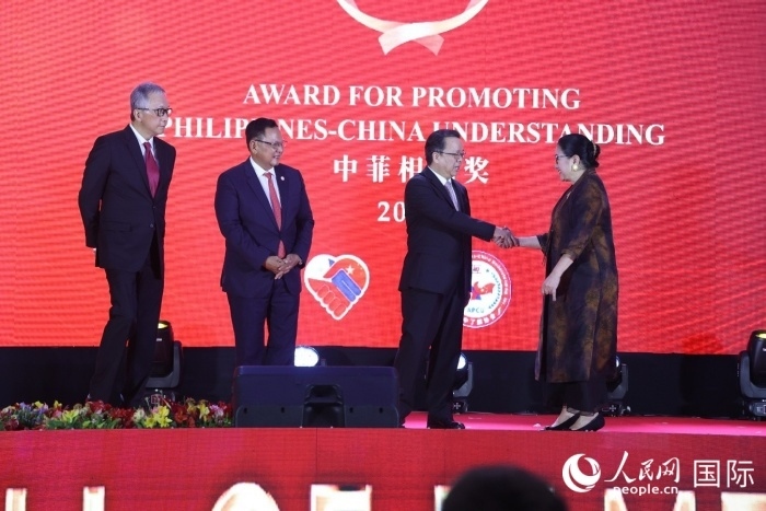 菲律賓前參議員許爾琦榮獲“終身成就獎(jiǎng)”。人民網(wǎng)記者樊帆 攝