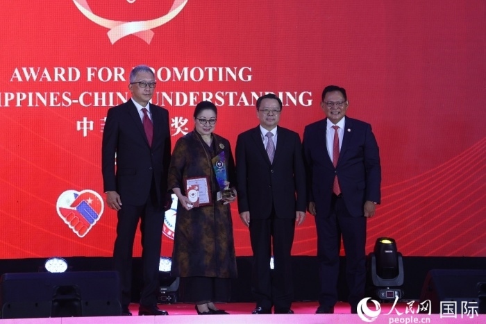 菲律賓前參議員許爾琦榮獲“終身成就獎(jiǎng)”。人民網(wǎng)記者 樊帆攝