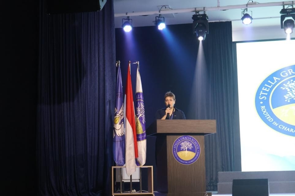 伊莉娜致辭。哈山努丁大學(xué)孔子學(xué)院供圖